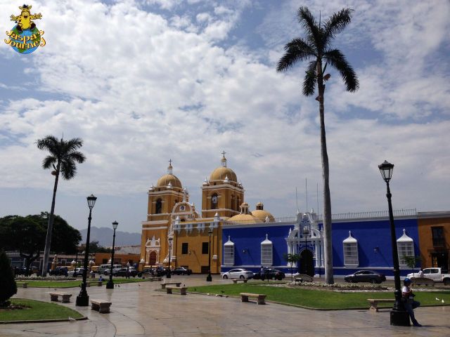The north side of Plaza de Armas, including the cathedral